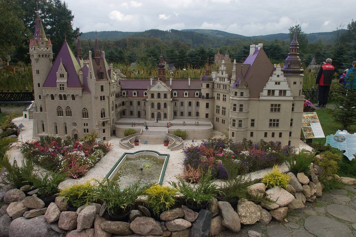 Hrad Chojnik a park miniatur Kowary