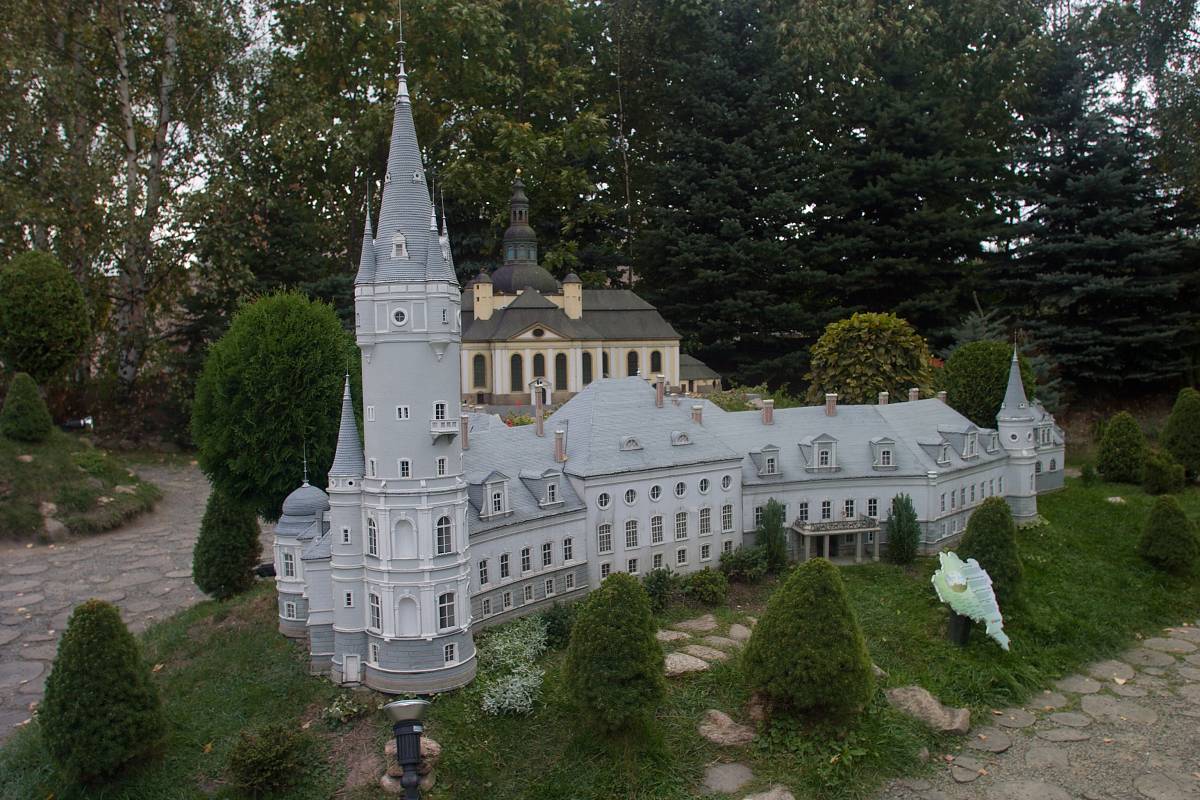 Hrad Chojnik a park miniatur Kowary