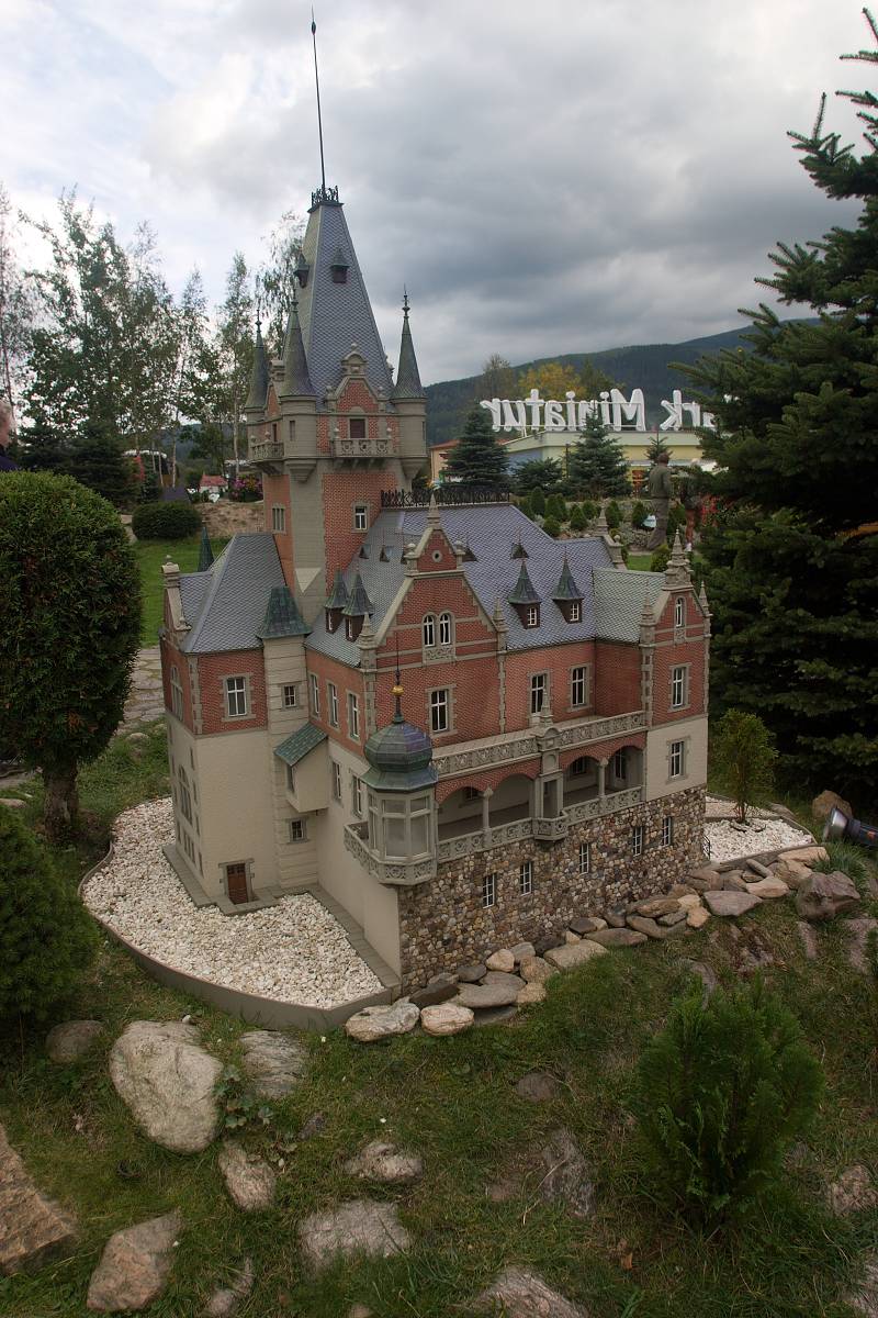 Hrad Chojnik a park miniatur Kowary